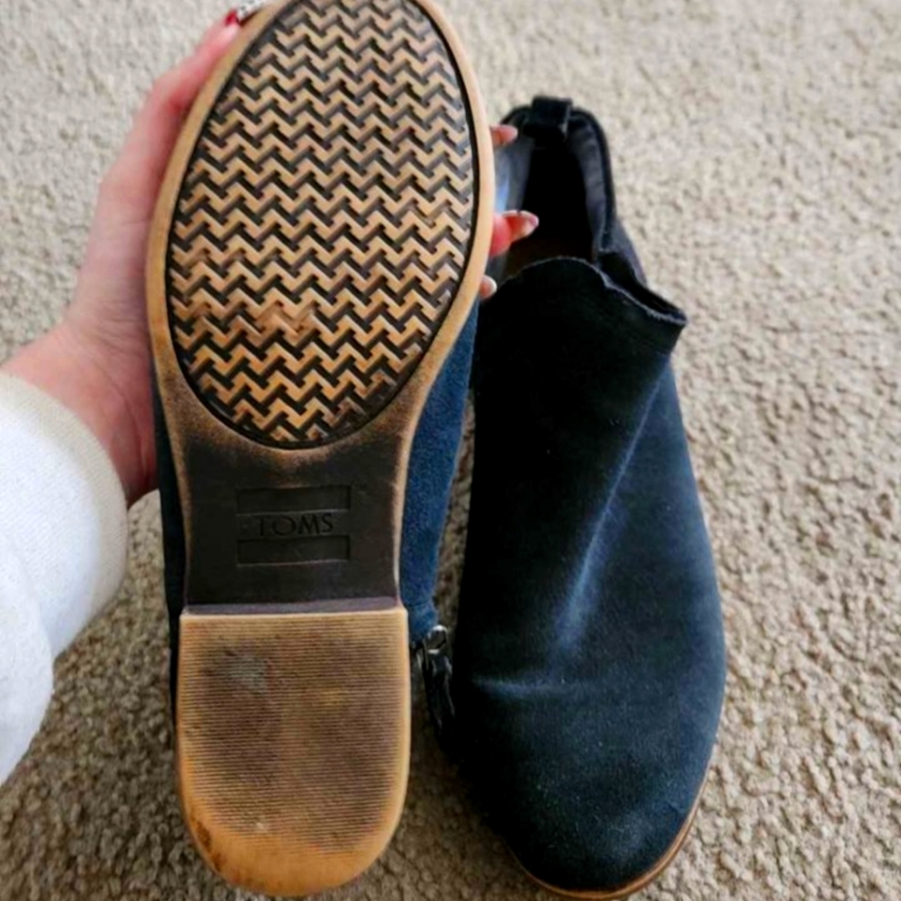 Tom's booties-size 9